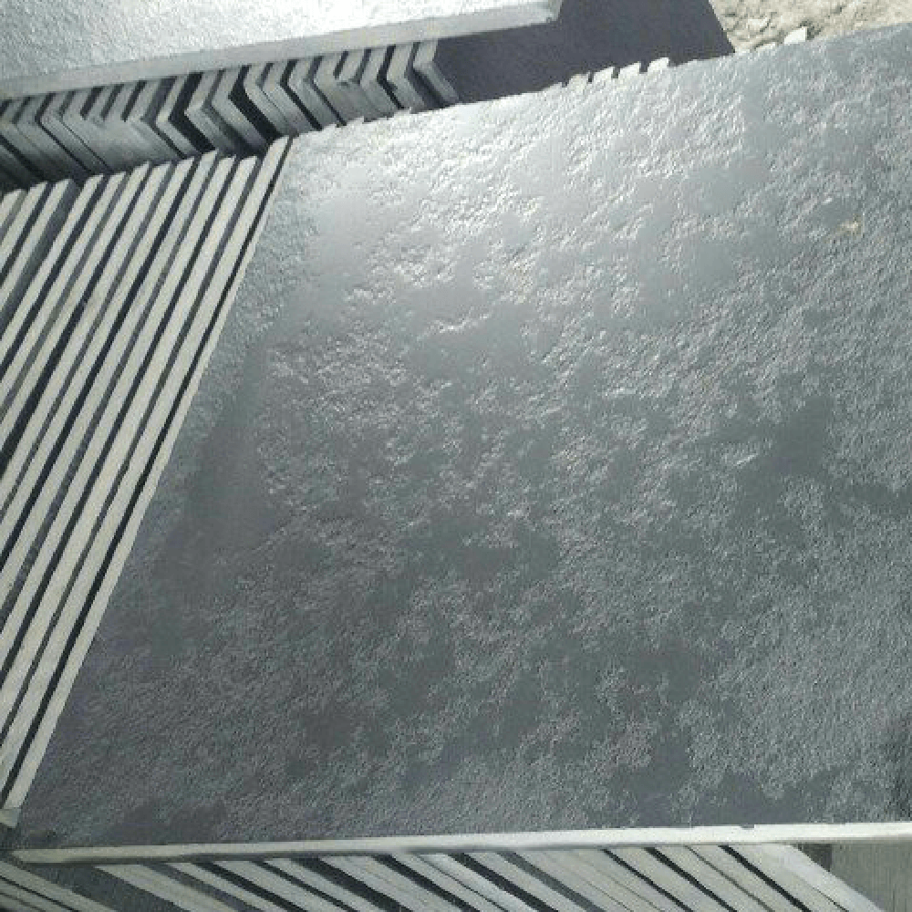 dark grey paving on stacked slabs